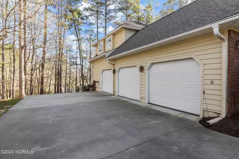 Exterior - 919 Potomac Dr, Chocowinity, NC 27817 photo 4 of 14