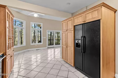 Kitchen - 919 Potomac Dr, Chocowinity, NC 27817 photo 7 of 8