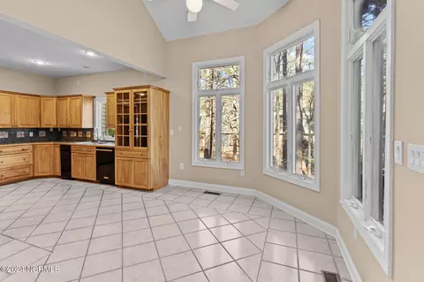 Kitchen - 919 Potomac Dr, Chocowinity, NC 27817 photo 2 of 8