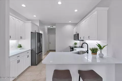 Kitchen - 10 Minikahada Trl, Pinehurst, NC 28374 photo 2 of 10