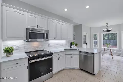 Kitchen - 10 Minikahada Trl, Pinehurst, NC 28374 photo 3 of 10