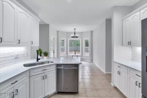 Kitchen - 10 Minikahada Trl, Pinehurst, NC 28374 photo 7 of 10
