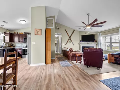 Living - 310 Sinclair Ln, Hubert, NC 28539 photo 4 of 5