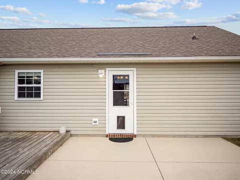 Exterior - 310 Sinclair Ln, Hubert, NC 28539 photo 10 of 12