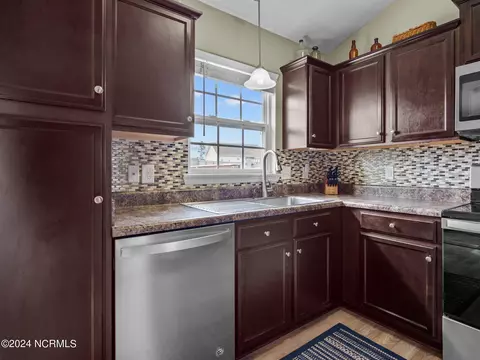 Kitchen - 310 Sinclair Ln, Hubert, NC 28539 photo 5 of 5