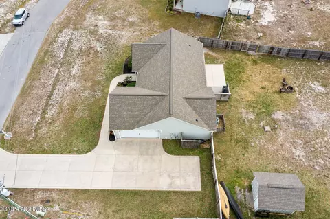 Exterior - 310 Sinclair Ln, Hubert, NC 28539 photo 7 of 12