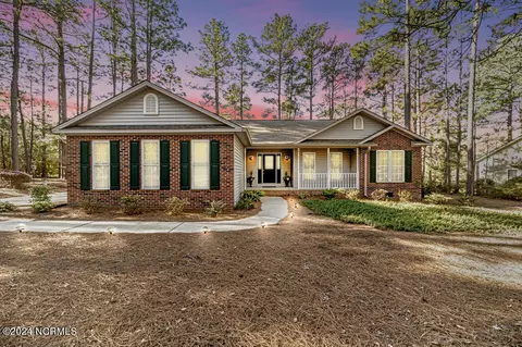 10 Moore Dr, Pinehurst, NC 28374