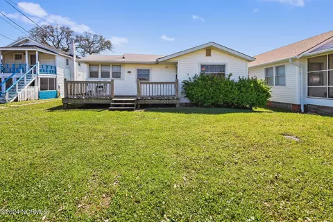 309 Cape Fear Blvd, Carolina Beach, NC 28428