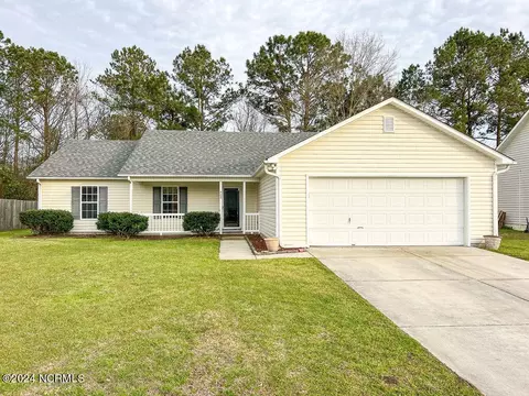 422 Spring Dr, Jacksonville, NC 28540
