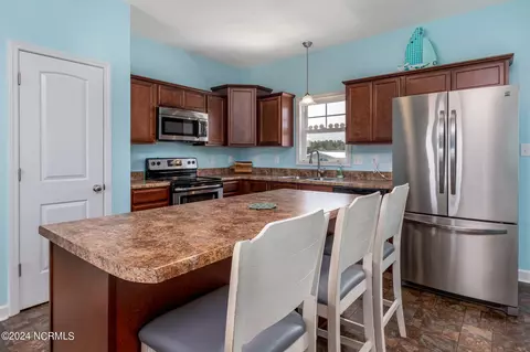 Kitchen - 102 Shell Rock Ln, Hubert, NC 28539 photo 3 of 4