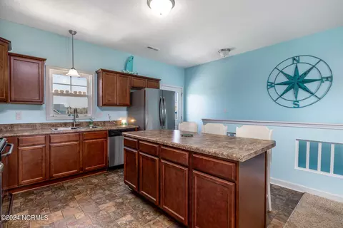 Kitchen - 102 Shell Rock Ln, Hubert, NC 28539 photo 4 of 4