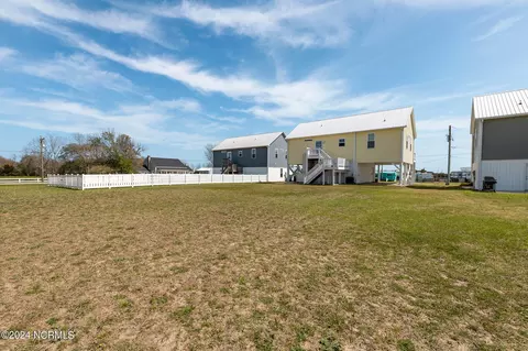 Exterior - 102 Shell Rock Ln, Hubert, NC 28539 photo 8 of 10
