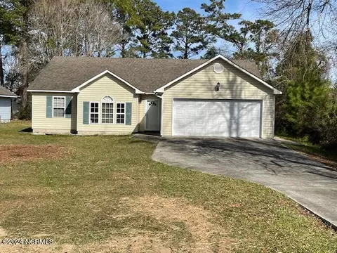 130 Wooded Acres Dr, Newport, NC 28570