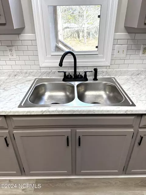 Kitchen - 111 Avon Dr, Hubert, NC 28539 photo 7 of 7