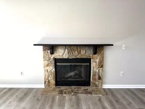 Living - 111 Avon Dr, Hubert, NC 28539 photo 3 of 3