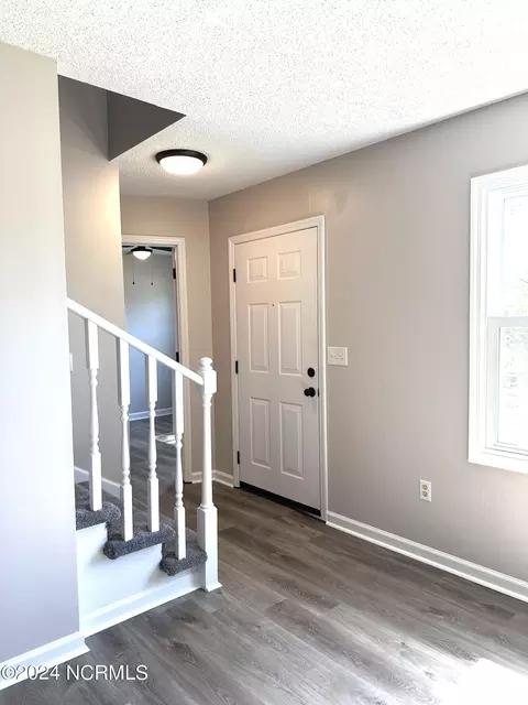 Entry Way - 111 Avon Dr, Hubert, NC 28539 photo 1 of 5