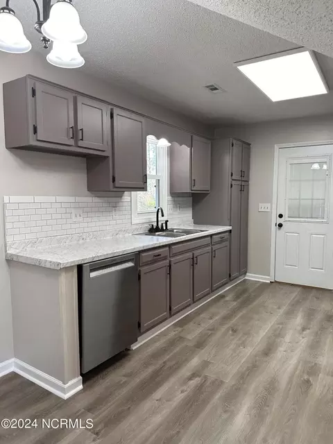 Kitchen - 111 Avon Dr, Hubert, NC 28539 photo 2 of 7