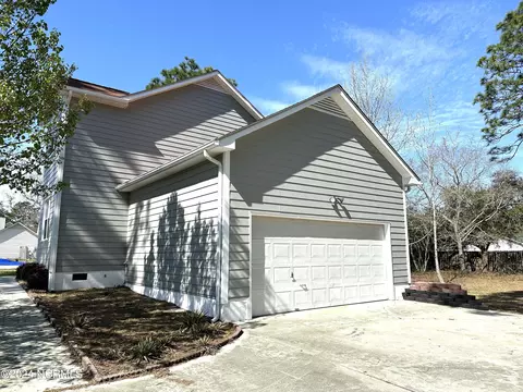 Exterior - 111 Avon Dr, Hubert, NC 28539 photo 3 of 5