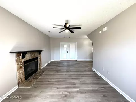 Living - 111 Avon Dr, Hubert, NC 28539 photo 2 of 3