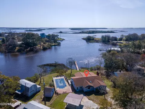 710 Cherrywood Ln, Swansboro, NC 28584
