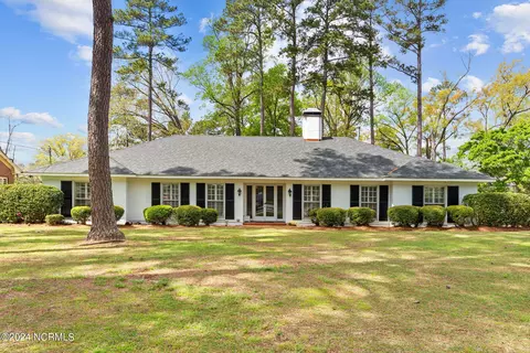 1304 Greenbriar Rd, Kinston, NC 28501