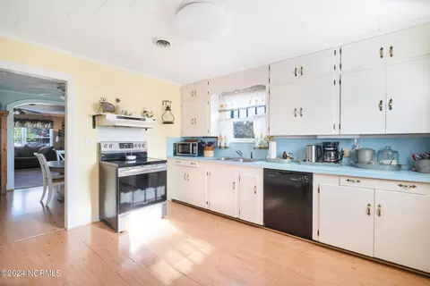 Kitchen - 136 Crawford Rd, Ellerbe, NC 28338 photo 2 of 2
