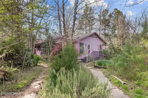 704 Warren Dr, Oriental, NC 28571