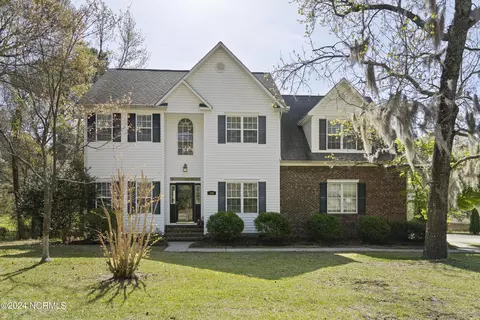104 Aldersgate Dr, Jacksonville, NC 28546