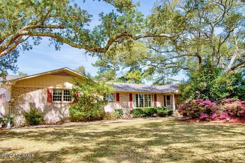 5222 Webb Ct, Morehead City, NC 28557