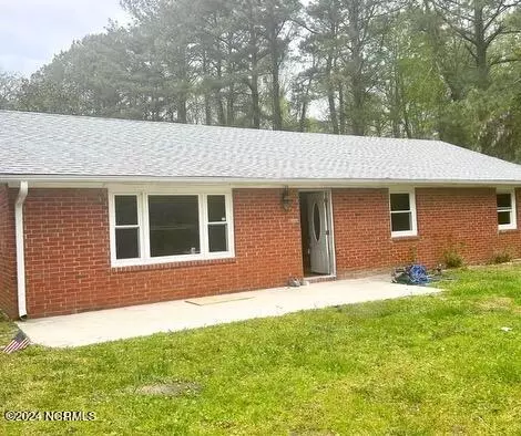125 Elizabeth Dr E, Hubert, NC 28539 photo 1