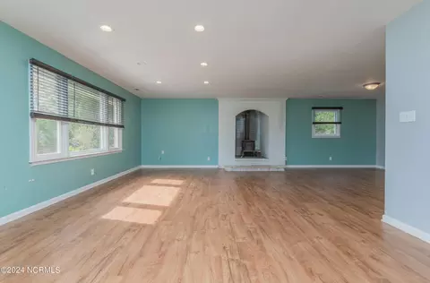 125 Elizabeth Dr E, Hubert, NC 28539 photo 4