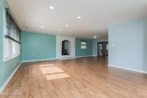 125 Elizabeth Dr E, Hubert, NC 28539 photo 3