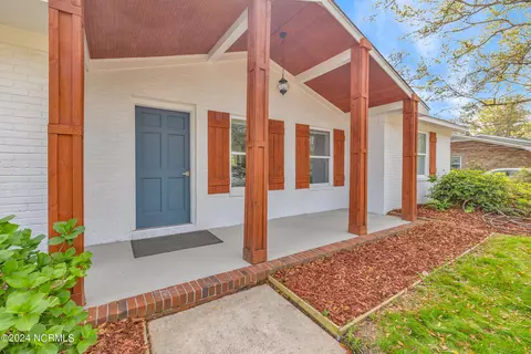 808 E Cape Harbor Dr, Southport, NC 28461