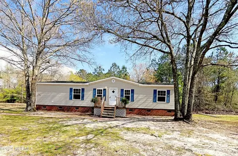 102 Mcclendon Ct, Richlands, NC 28574