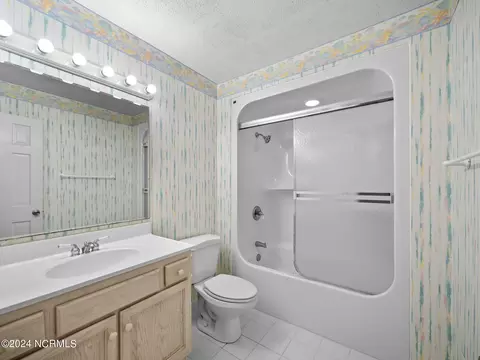 Bath - 200 Battery Ln, Hampstead, NC 28443 photo 6 of 8