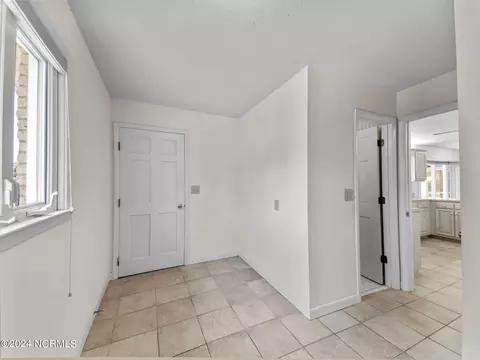 Entry Way - 200 Battery Ln, Hampstead, NC 28443 photo 2 of 3