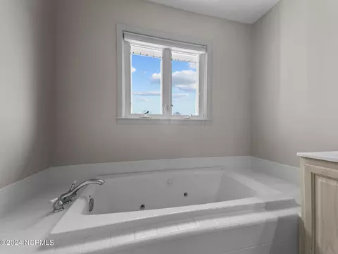 Bath - 200 Battery Ln, Hampstead, NC 28443 photo 4 of 8