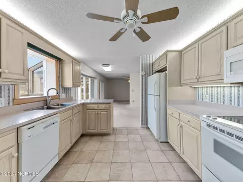 Kitchen - 200 Battery Ln, Hampstead, NC 28443 photo 1 of 4