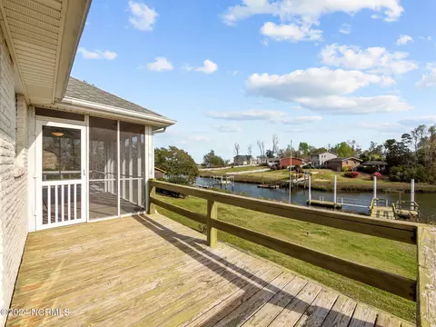 Exterior - 200 Battery Ln, Hampstead, NC 28443 photo 5 of 10