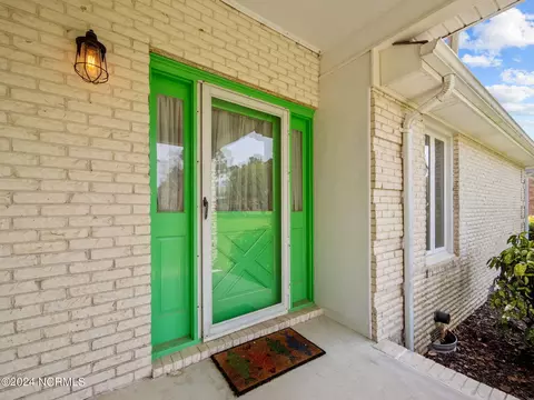 Entry Way - 200 Battery Ln, Hampstead, NC 28443 photo 3 of 3