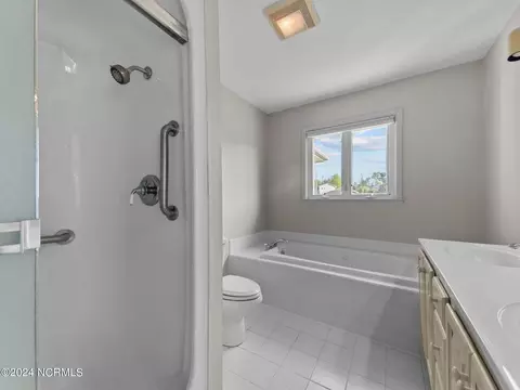 Bath - 200 Battery Ln, Hampstead, NC 28443 photo 5 of 8