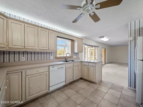Kitchen - 200 Battery Ln, Hampstead, NC 28443 photo 4 of 4