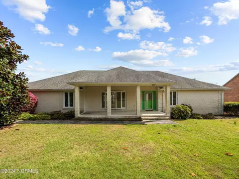 Exterior - 200 Battery Ln, Hampstead, NC 28443 photo 2 of 10