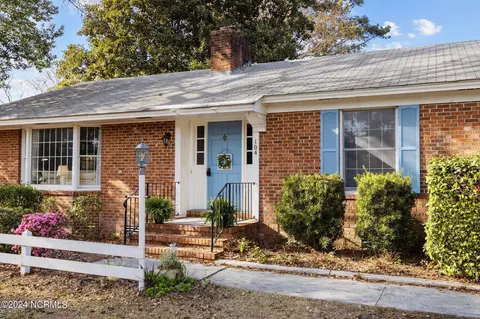 104 Laurel Ln, Newport, NC 28570