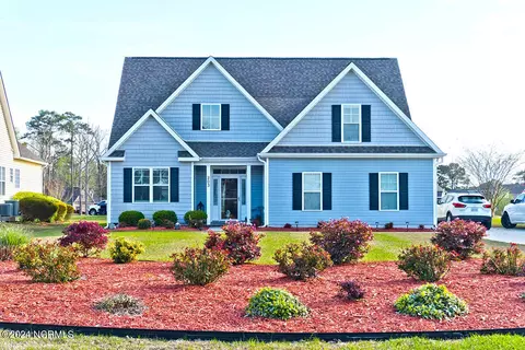 203 Bluewater Cv, Swansboro, NC 28584