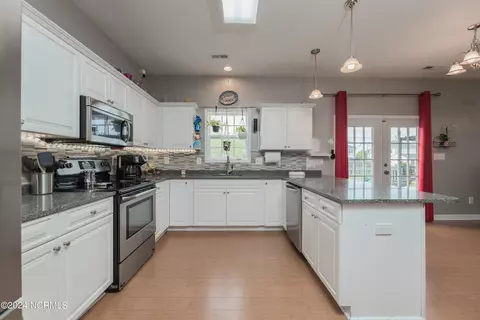 Kitchen - 210 Rudolph Ln, Hubert, NC 28539 photo 2 of 9