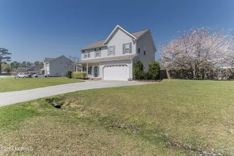 Exterior - 210 Rudolph Ln, Hubert, NC 28539 photo 5 of 11