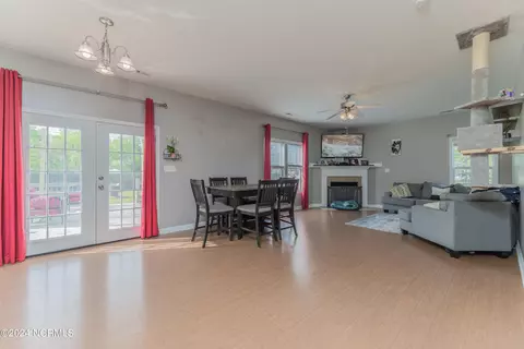 Living - 210 Rudolph Ln, Hubert, NC 28539 photo 1 of 2