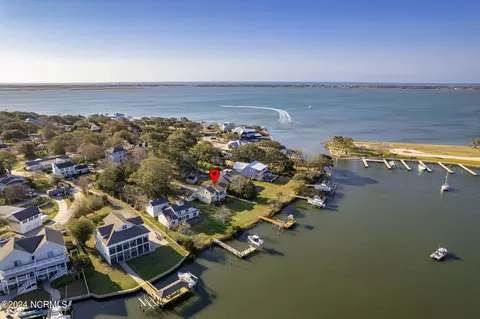 216 Roanoke Ave, Morehead City, NC 28557