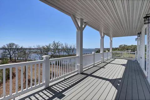 Exterior - 110 Key Largo Dr, Hampstead, NC 28443 photo 10 of 21